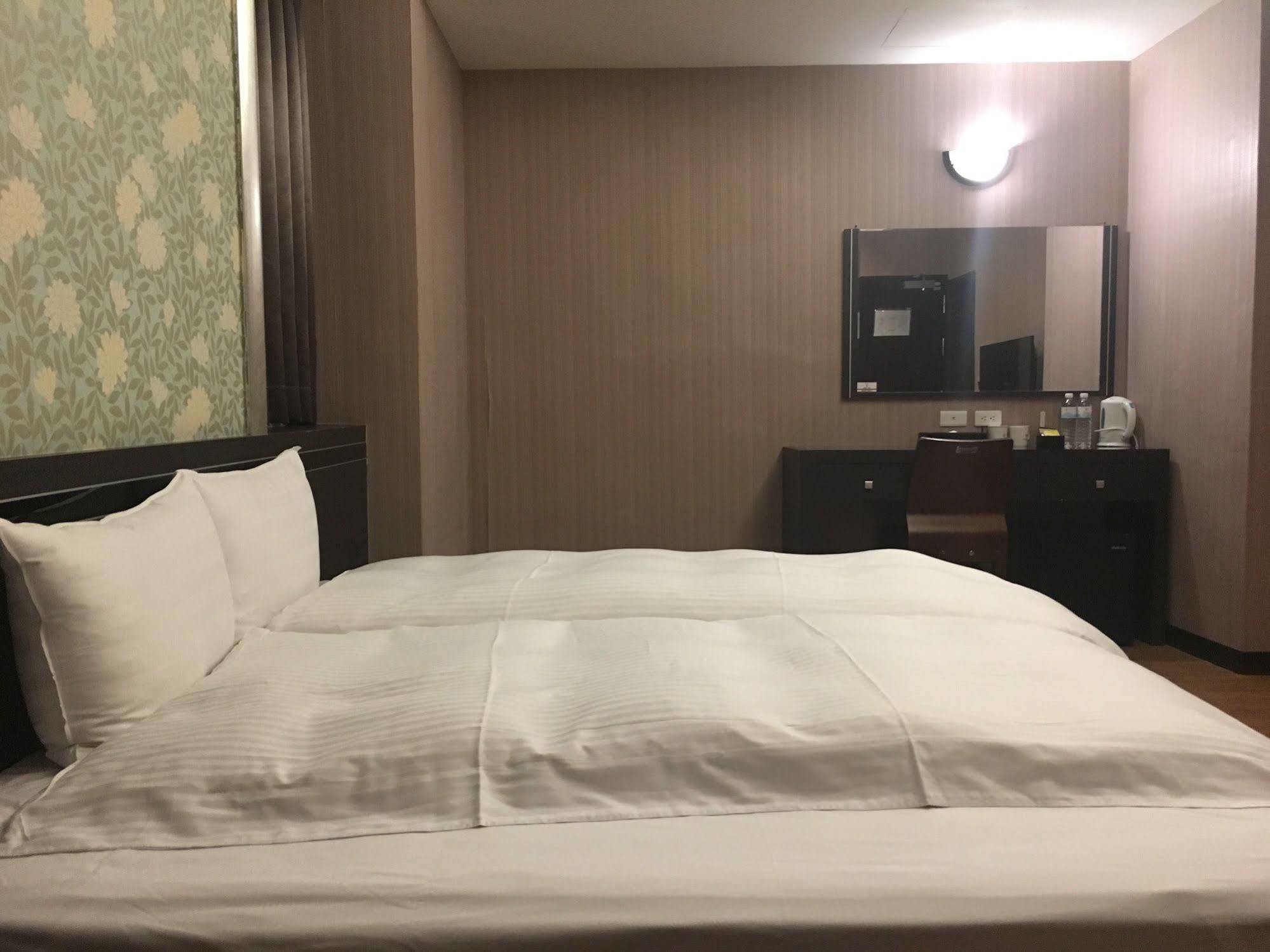 Military 75 Hotel Taizhong Zewnętrze zdjęcie